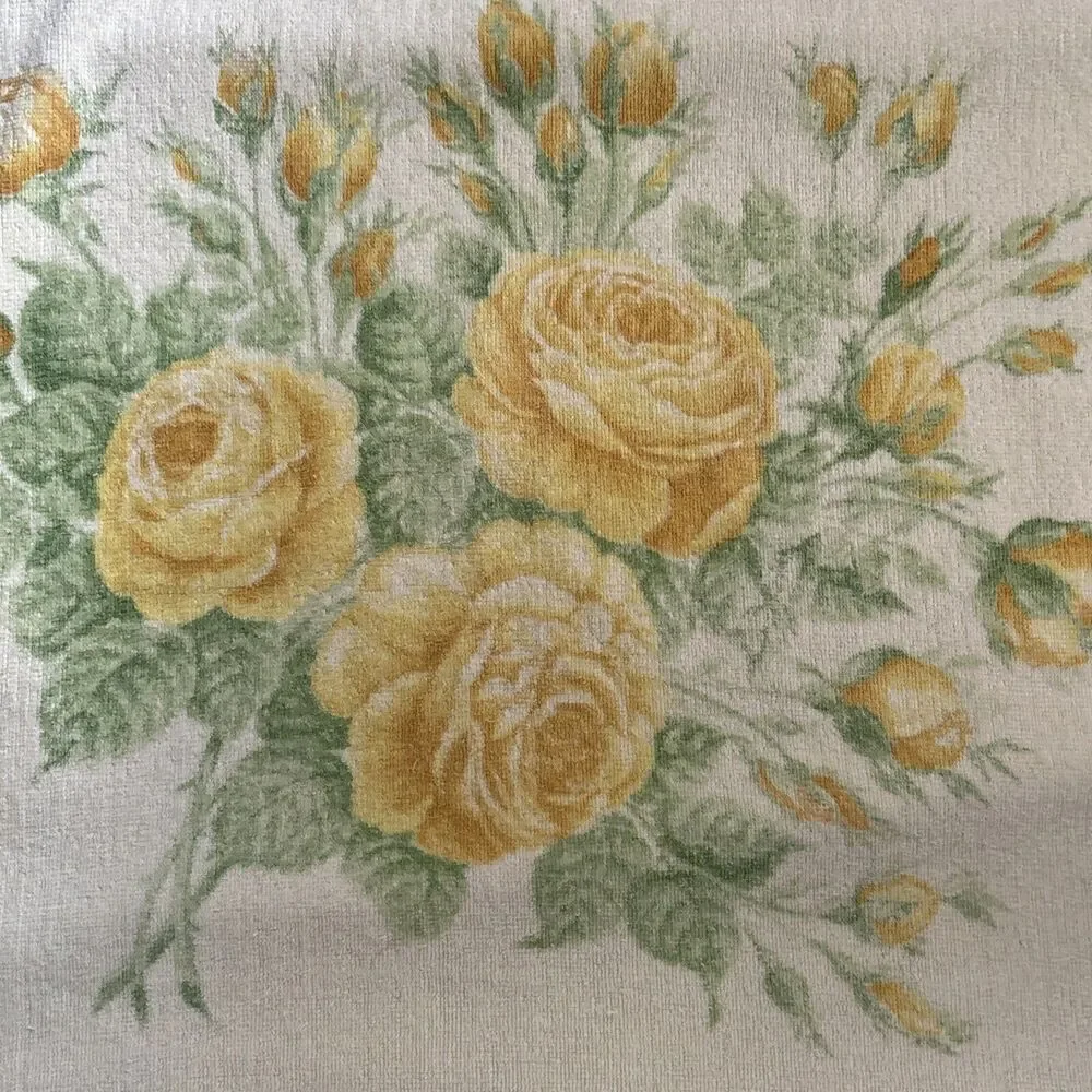 vintage lady pepperell Romantic Yellow Roses Bath Towel